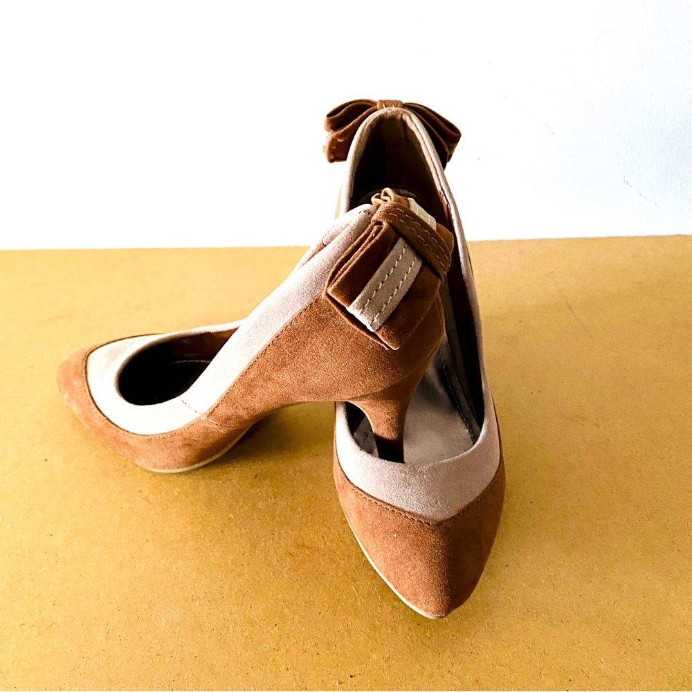 Bamboo suede color boock Heels w/ Cute Bow detail in Back sz 6 GUC